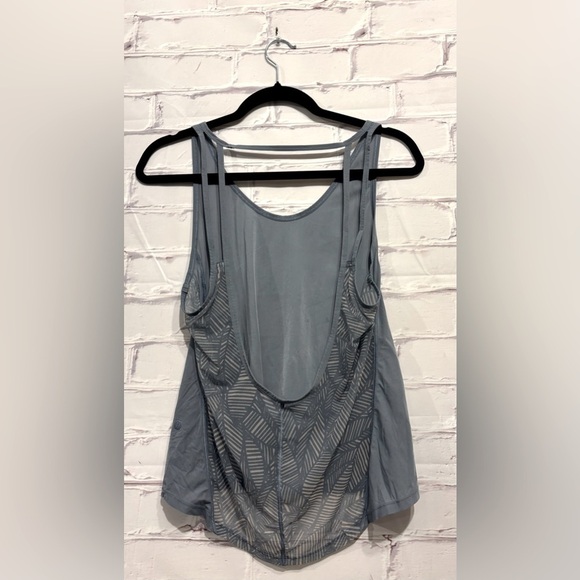 Lululemon Cool To Street Tank in light blue Size Size 6 - Picture 2 of 3